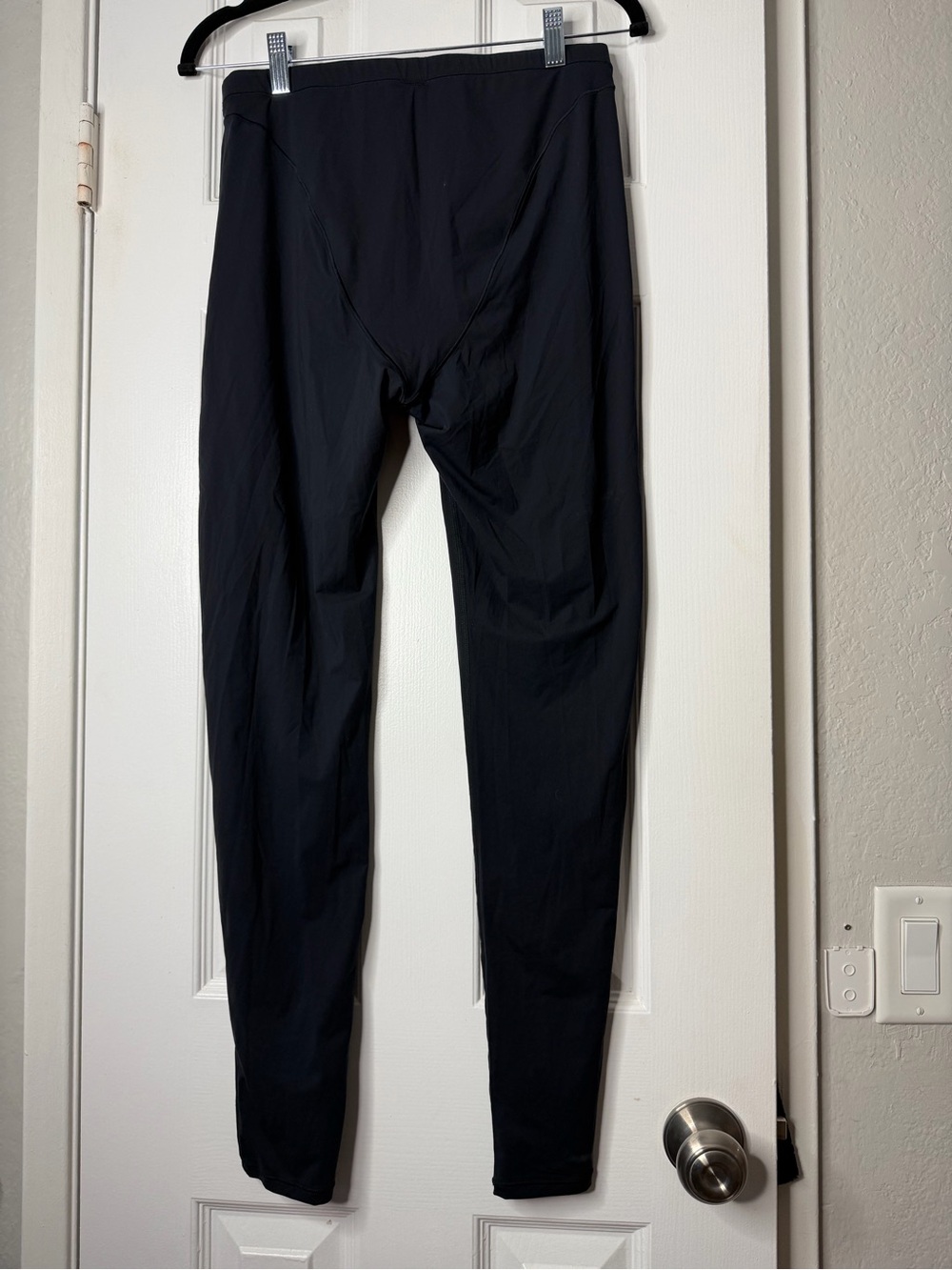 Nike x SKIMS Weightless V-Panel Full Legging in Obsidian - Picture 4 of 7